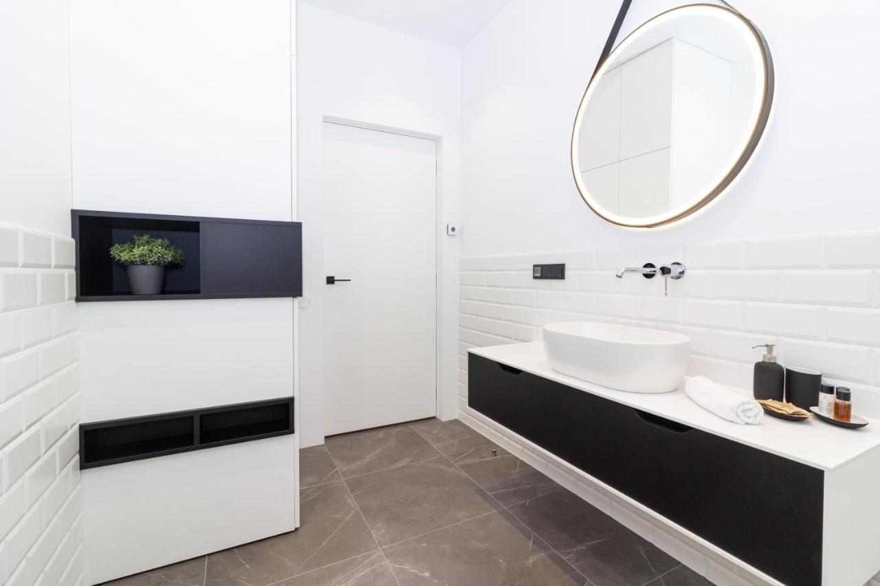 Cohost I Oldtown 60M2 Apt W-Garage Parking, Balcony & Self Check-In VNO Buitenkant foto