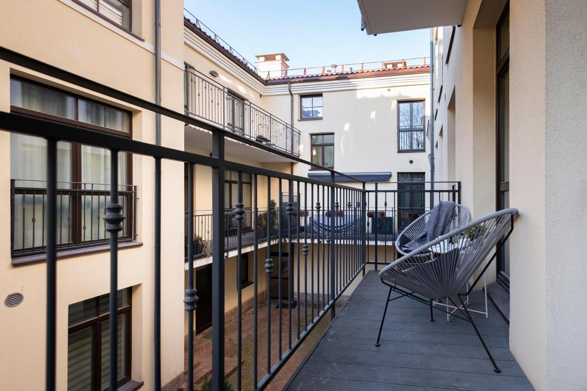 Cohost I Oldtown 60M2 Apt W-Garage Parking, Balcony & Self Check-In VNO Buitenkant foto